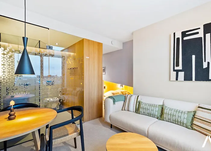 Modern And Cozy Studio Retreat Near The City
